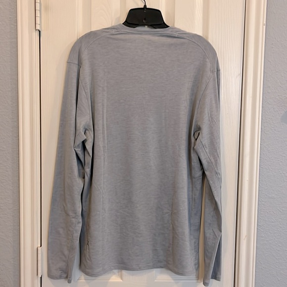 Lululemon Men’s Heathered Gray Long Sleeve Men’s Tee - Picture 5 of 6